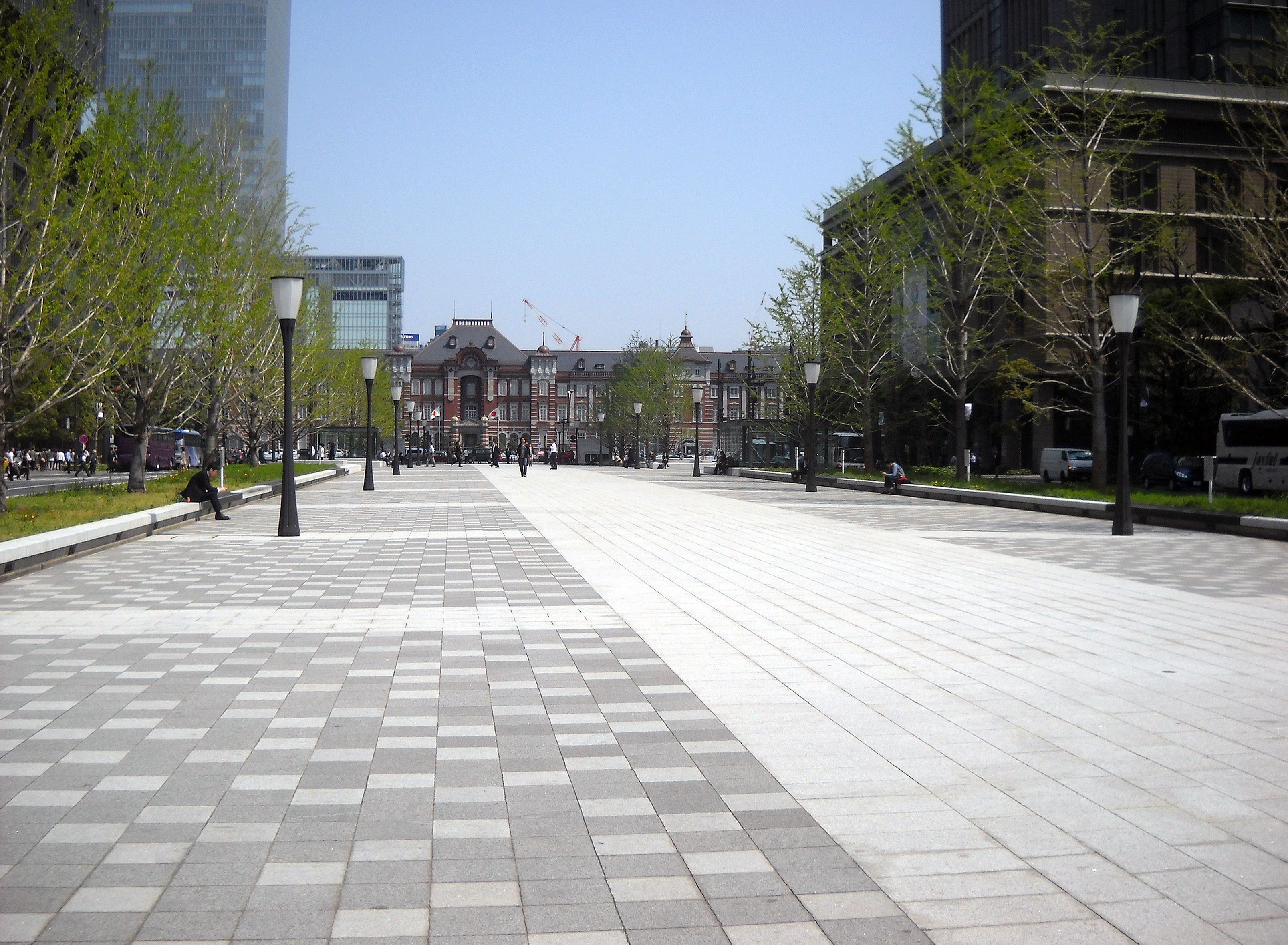 東京駅丸の内広場及び行幸通り整備事業 が平成30年度全建賞を受賞しました 大林道路株式会社